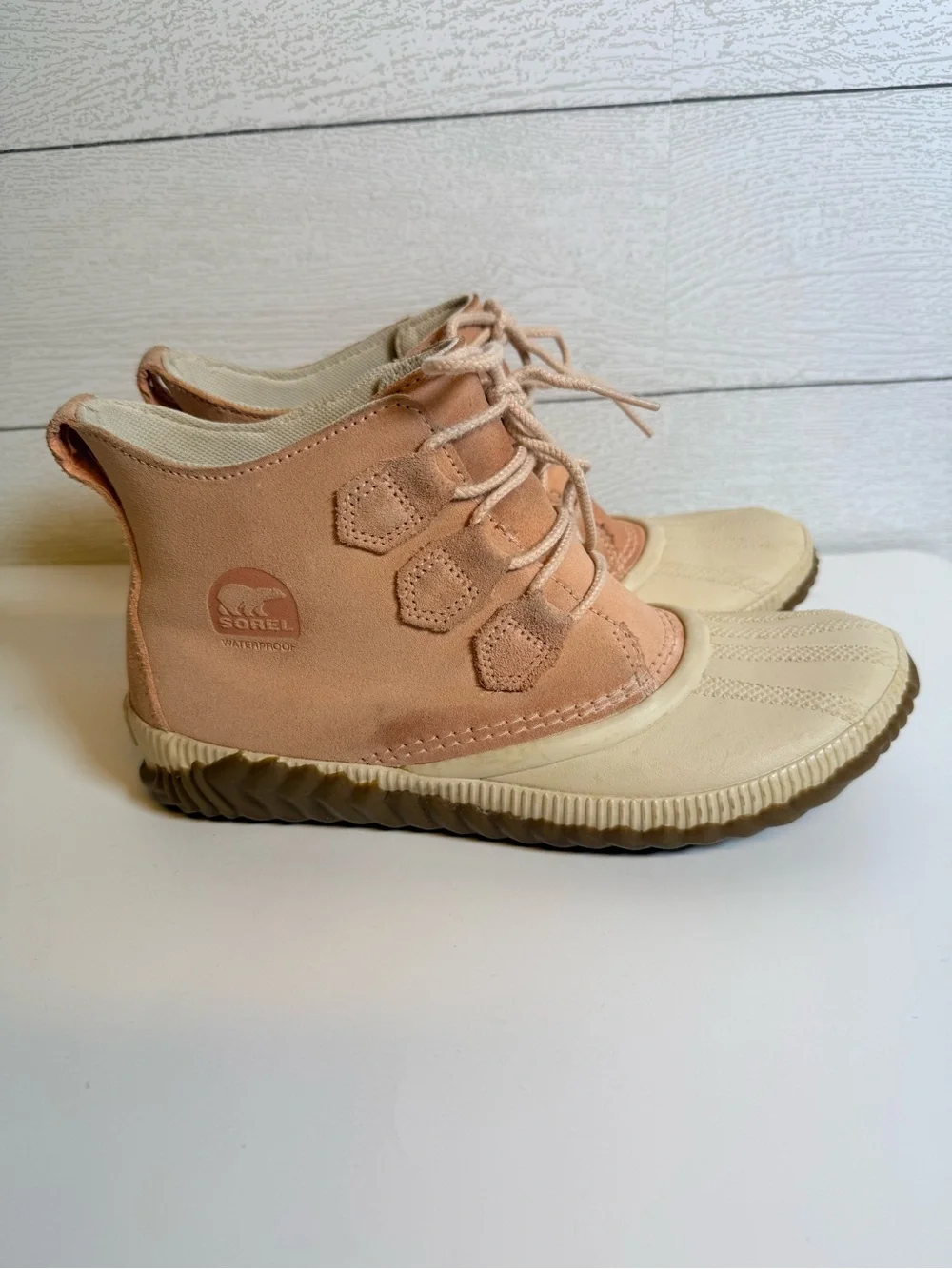 Sorel Out ‘N About Women's Beige and pink suede waterproof ankle boots size 9